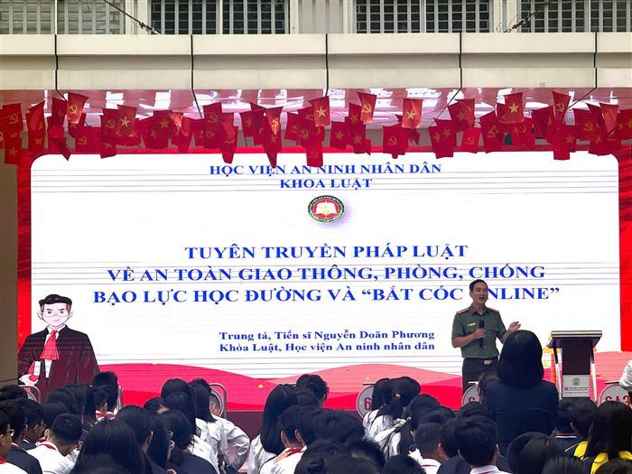 Nâng cao ý thức pháp luật và kỹ năng an toàn giao thông, phòng, chống bạo lực học đường, "bắt cóc online" cho học sinh tại trường Trung học cơ sở Thanh Xuân