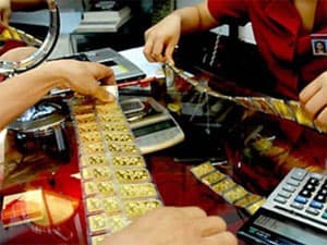 Giá vàng, giá dầu thế giới tiếp tục tăng