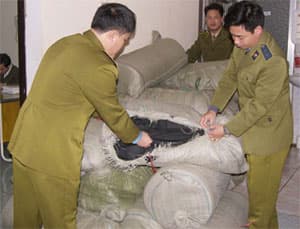 Thu giữ lượng lớn hàng lậu qua đường bưu điện