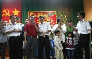 Quân, dân Trường Sa đón Tết sớm