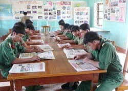 Duy trì nghiêm chế độ đọc báo, xem thời sự