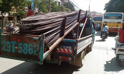 “Diễn xiếc” trên phố