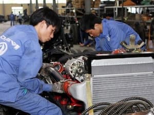 Giá hầu hết các mặt hàng cao, tiêu thụ chậm