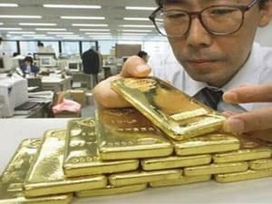 Vàng tiếp tục lập thêm kỷ lục mới, lên 1.800 USD