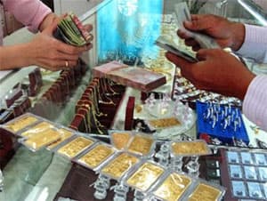 Giá vàng biến động mạnh