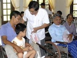 Quyết định của Chủ tịch nước về việc tặng quà nhân Ngày Thương binh - Liệt sĩ