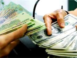 Lãi suất huy động VND và USD tiếp tục ổn định