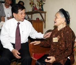 Chăm sóc thương binh, bệnh binh, gia đình liệt sĩ và người có công là bổn phận và trách nhiệm cao cả