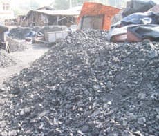 Giá than bán cho các nhu cầu tiêu thụ phải tuân thủ nguyên tắc thị trường