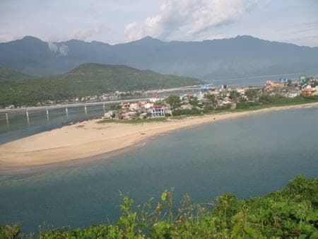 Bên bờ Lăng Cô, vịnh đẹp nhất thế giới