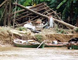 Quảng Nam vượt lũ
