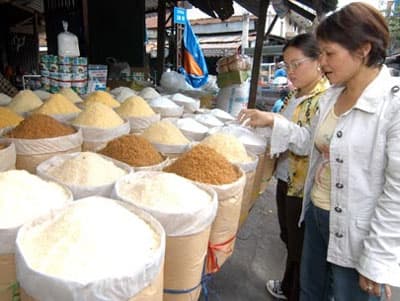 Đường tồn kho nhiều nhưng thị trường vẫn thiếu