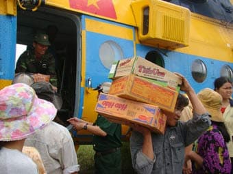 Cấp tập cứu trợ vùng “ốc đảo”