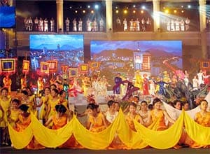 800 người cùng hoàn thành bức tranh về “Bảo vệ môi trường”