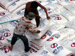 Vì sao giá gạo Việt Nam rẻ nhất thế giới?