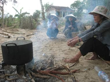 Xóm Trường “chạy đua” với Tết