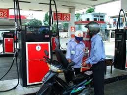 Giảm thuế, giữ nguyên giá bán lẻ xăng dầu