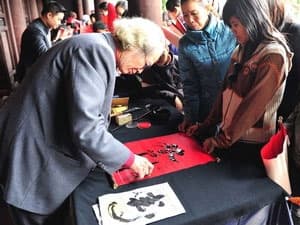 Du xuân Văn Miếu - Nét đẹp văn hóa cần giữ gìn