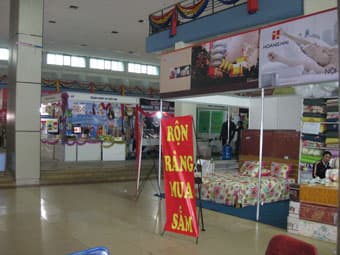 Buồn trông... hội chợ kích cầu!