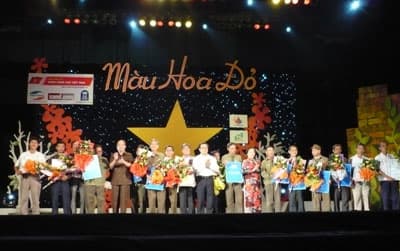 Chương trình giao lưu nghệ thuật từ thiện “Màu hoa đỏ” 2010