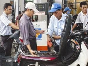 Giãn thời gian điều chỉnh giá xăng dầu lên 30 ngày