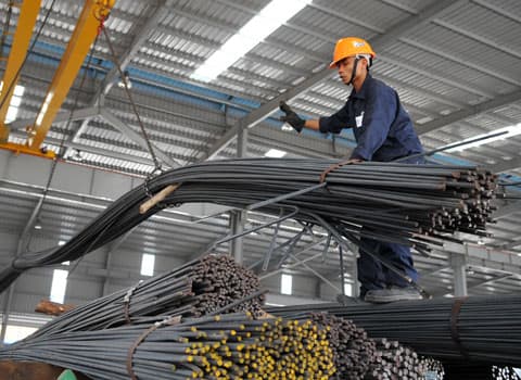 Doanh nghiệp thép trong nước đang “chết mòn”