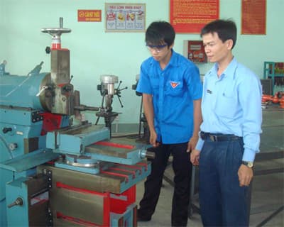 Hướng nghiệp, đào tạo và chính sách