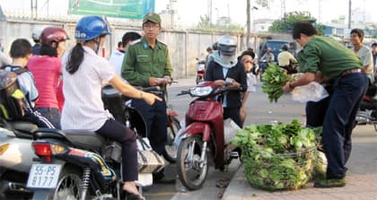 "Các chú đã tham gia bình ổn giá thị trường rồi đấy!"