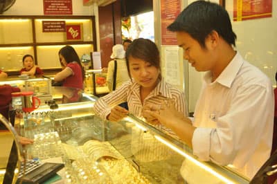 Bối rối chọn “mặt” gửi “tiền”