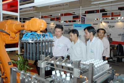 Doanh nghiệp Pháp trong ngành nhựa và bao bì công nghiệp tìm hiểu thị trường Việt Nam