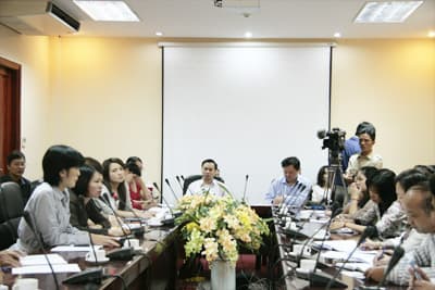 Sách giáo khoa là ưu tiên hàng đầu