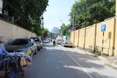 Điểm trông giữ xe trên phố Hoàng Ngân: Vì sao gây bức xúc?