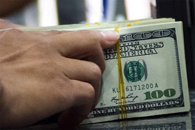 Thị trường USD lại biến động, ngân hàng kêu khổ