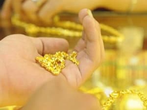 Đồng USD phục hồi khiến vàng châu Á mất đà tăng