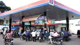 Các cửa hàng xăng biên giới chỉ được bán hàng từ 6 giờ đến 18 giờ