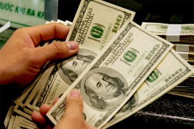 Thống đốc Ngân hàng quyết hạ sốt áp lực tỷ giá
