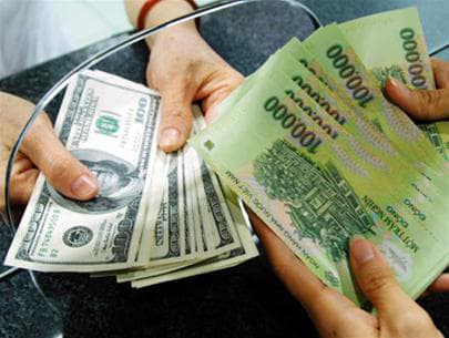 Nâng giá trị VND để xóa “USD hóa”