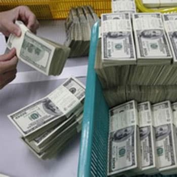 Không được huy động vốn VND bảo đảm bằng USD
