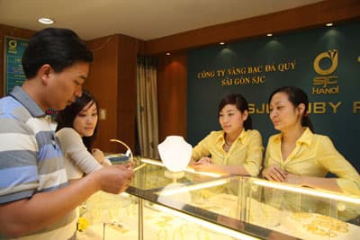 “Cơn lốc” giá vàng chưa dừng lại?