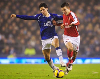 Arsenal tăng cường tuyến giữa