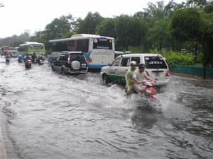 Triều cường đạt đỉnh 1,5m gây ngập ở Thành phố Hồ Chí Minh