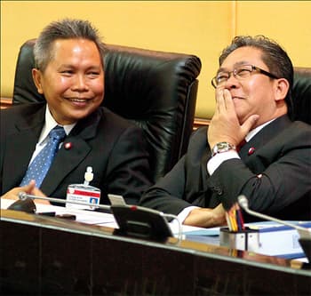 "Mất ghế" vì cổ phiếu