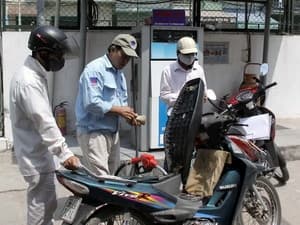 Tiếp tục giảm 6% thuế nhập khẩu các loại xăng