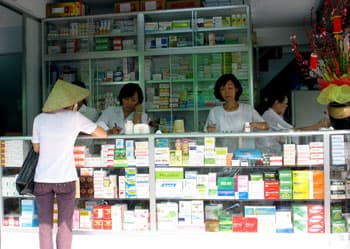Bao giờ bình ổn được giá thuốc?