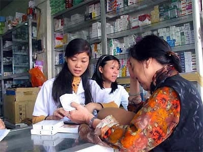 "Ngất ngưởng" giá thuốc