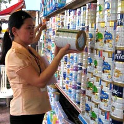 Giá sữa… "cứa" người tiêu dùng