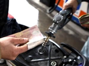 Giữ nguyên giá bán lẻ các mặt hàng xăng dầu