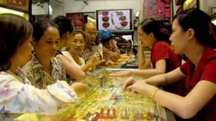 Giá vàng bất ngờ tăng cao trở lại