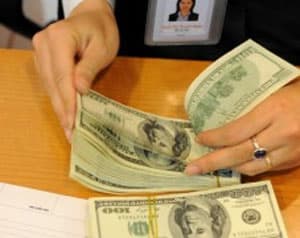 Lãi suất tiềm ẩn rủi ro