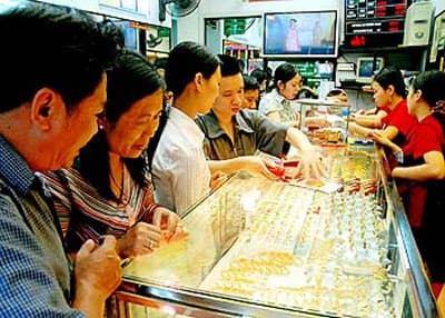 Tăng giá, vàng trong nước vẫn rẻ hơn thế giới